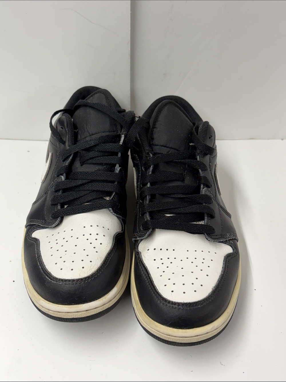 Used Nike Air Jordan 1 Low Leather Shoes Women’s Size 9